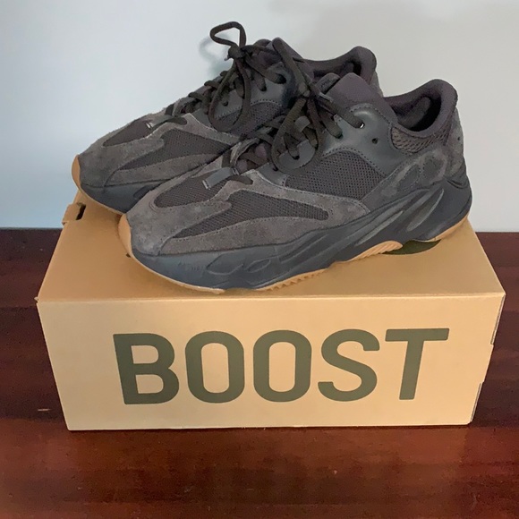 Yeezy 700 Black